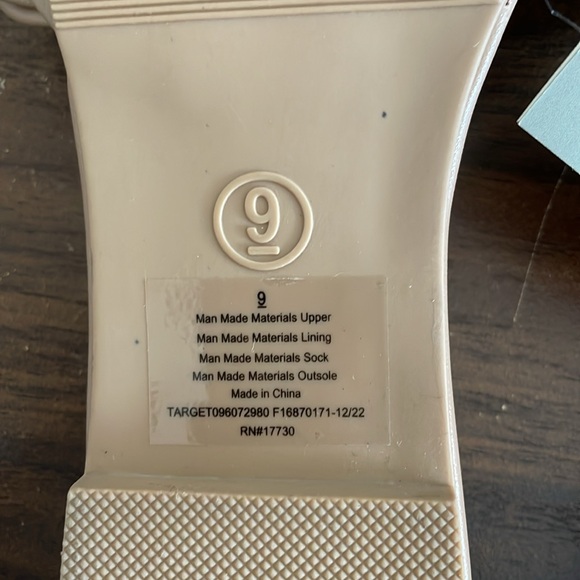 Sandals - Picture 3 of 4